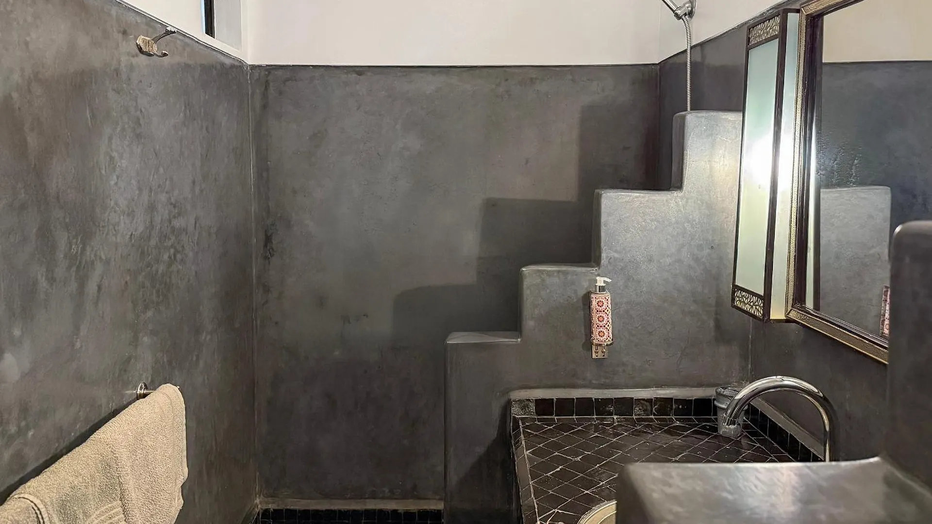 Riad Privatif Avec Piscine Chauffee Au Coeur De La Medina Et Petits-Dejeuners Inclus Marrakesh Villa