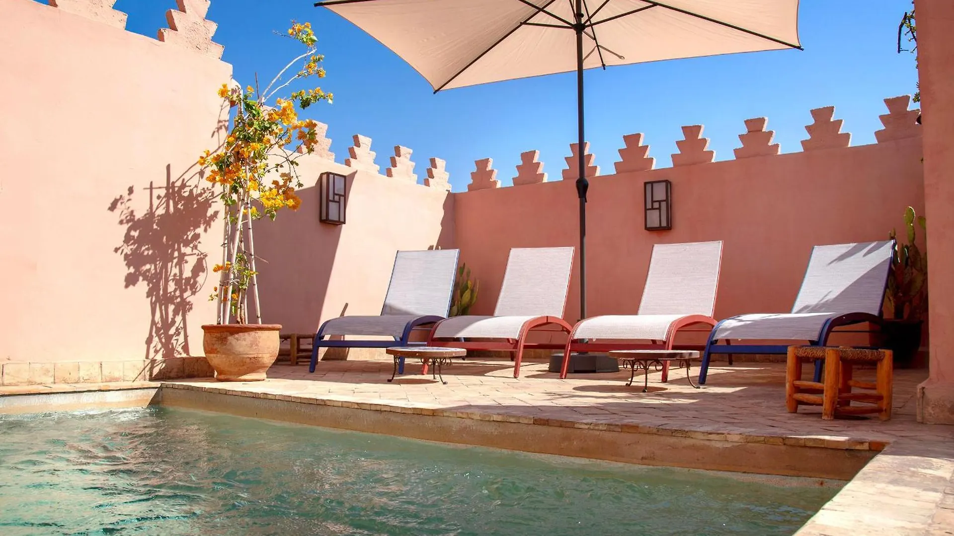 Riad Privatif Avec Piscine Chauffee Au Coeur De La Medina Et Petits-Dejeuners Inclus contacts