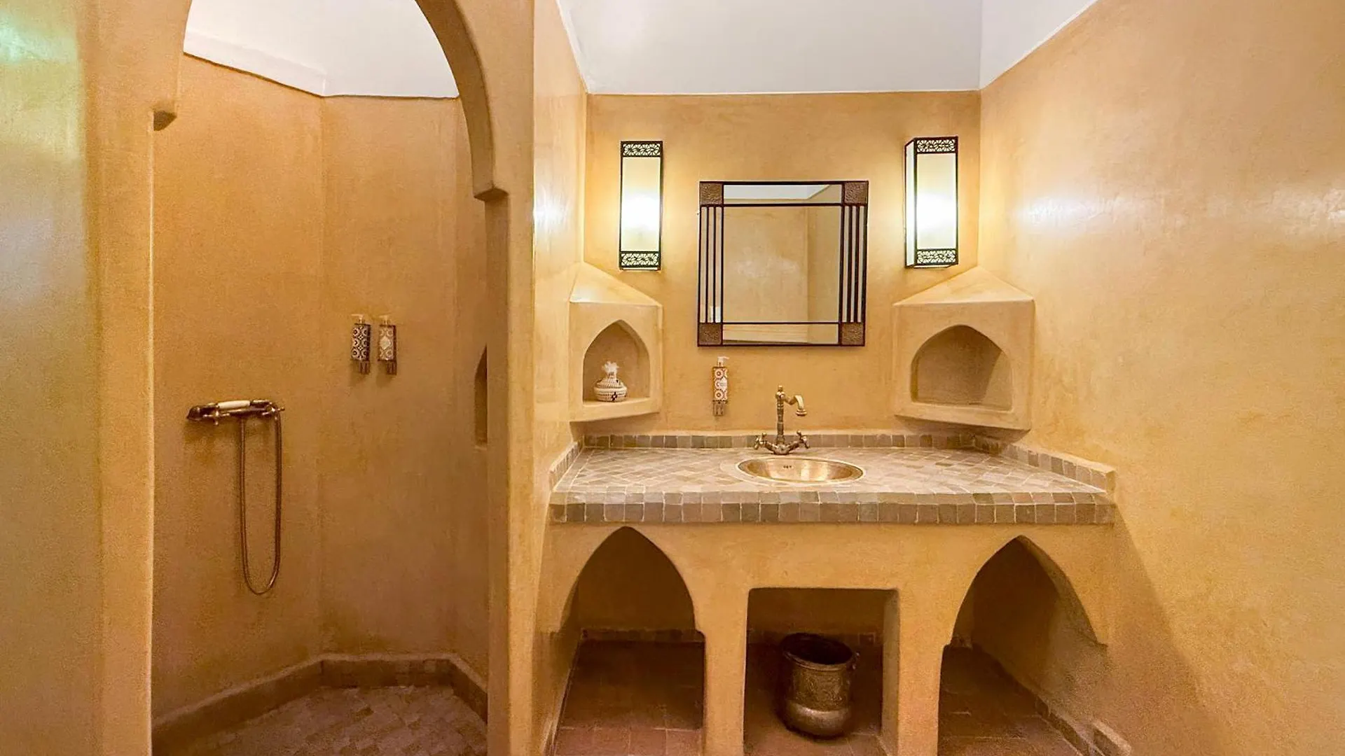 Riad Privatif Avec Piscine Chauffee Au Coeur De La Medina Et Petits-Dejeuners Inclus 马拉喀什 别墅